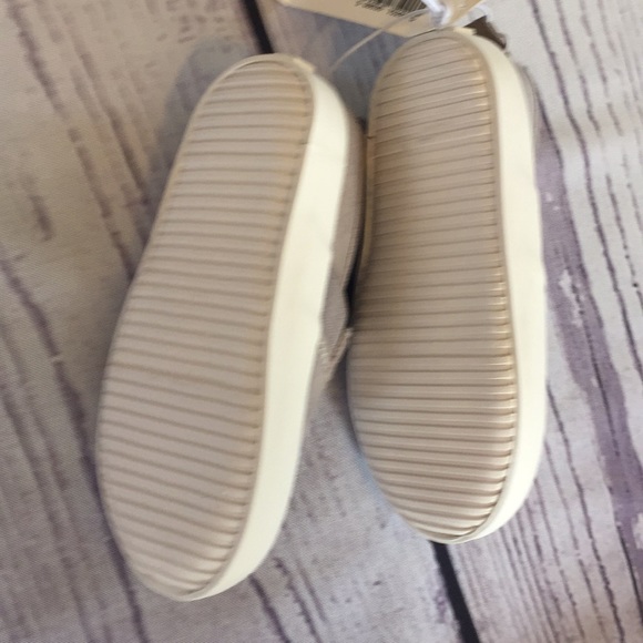 Old Navy slip on sneakers - Picture 4 of 5